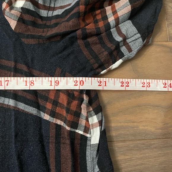 EUC 1x Plaid Blouse - Picture 7 of 8